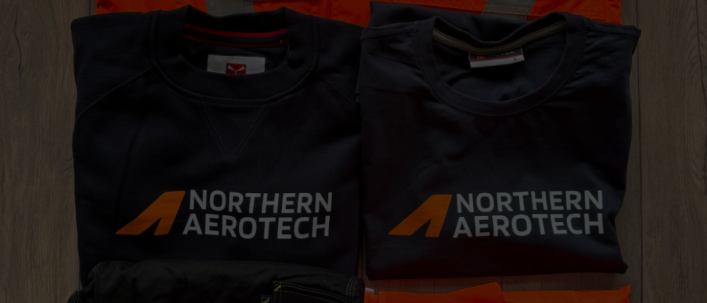 Ztmavená fotografie pracovního oblečení pro firmu Northern Aerotech